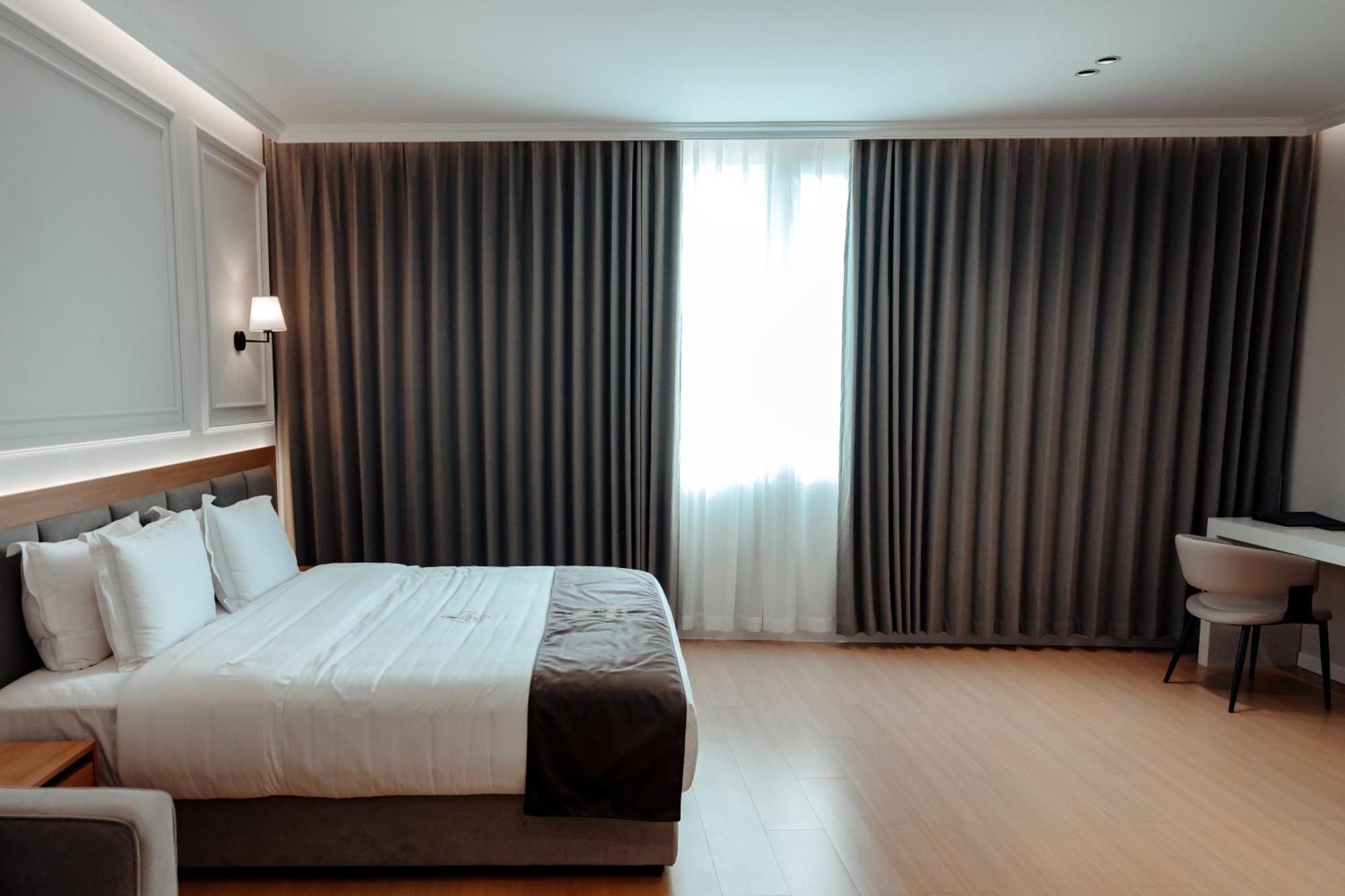 Holiday Hotel Rinas Exterior foto