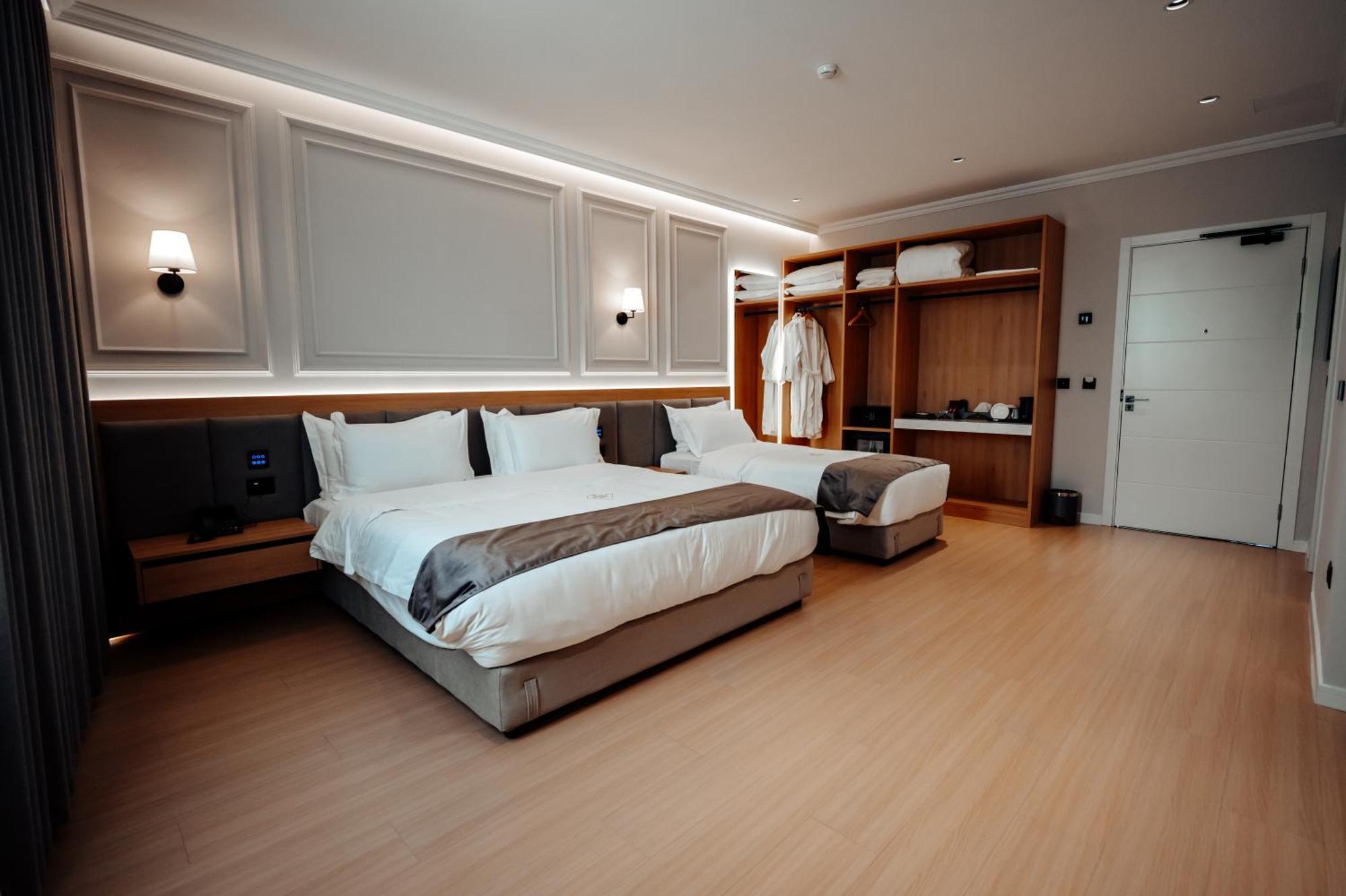 Holiday Hotel Rinas Exterior foto
