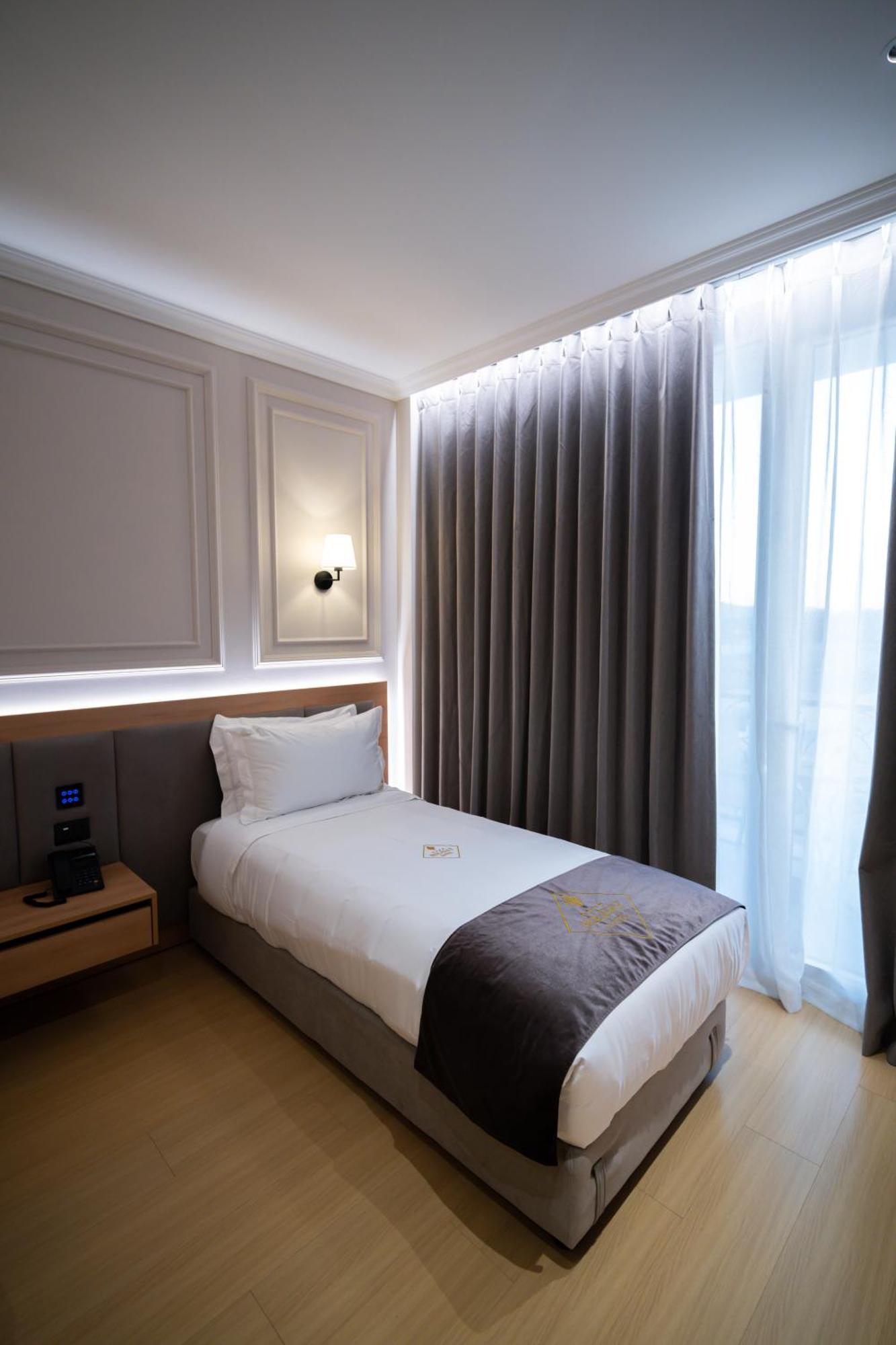 Holiday Hotel Rinas Exterior foto